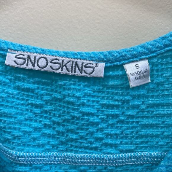 Sno Skins women’s size small turquoise slip on top - Picture 2 of 4